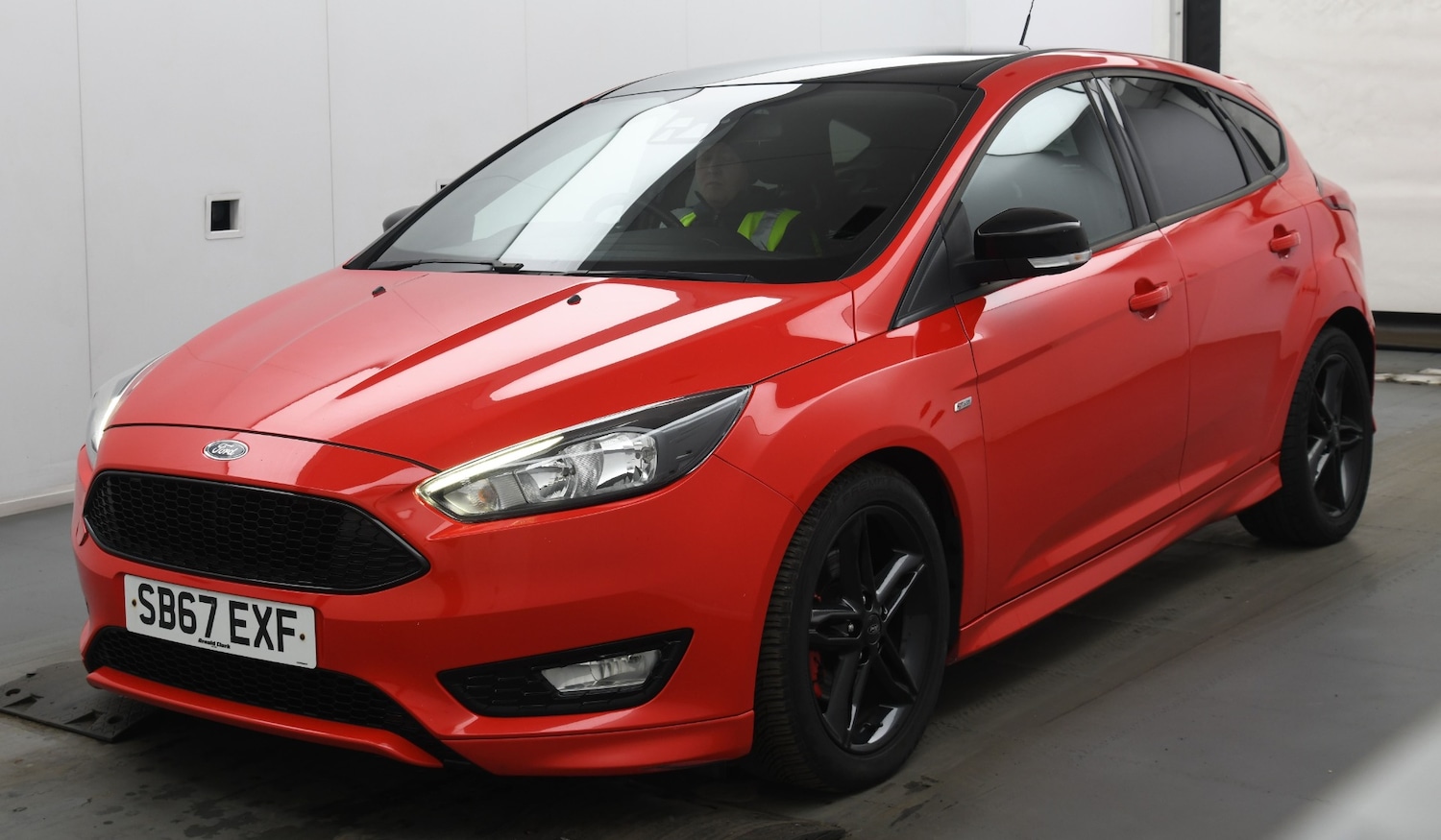 Used Ford Focus 2017 for sale - 77963647: Photo 1