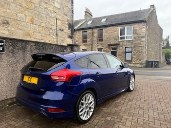 Used Ford Focus 2017 for sale - 76058009: Photo