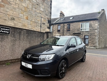 Used Dacia Sandero 2017 for sale - 79507936: Photo