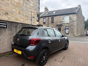 Used Dacia Sandero 2017 for sale - 79507936: Photo