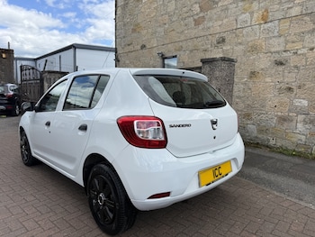 Used Dacia Sandero 2016 for sale - 78852920: Photo