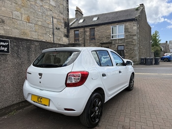 Used Dacia Sandero 2016 for sale - 78852920: Photo
