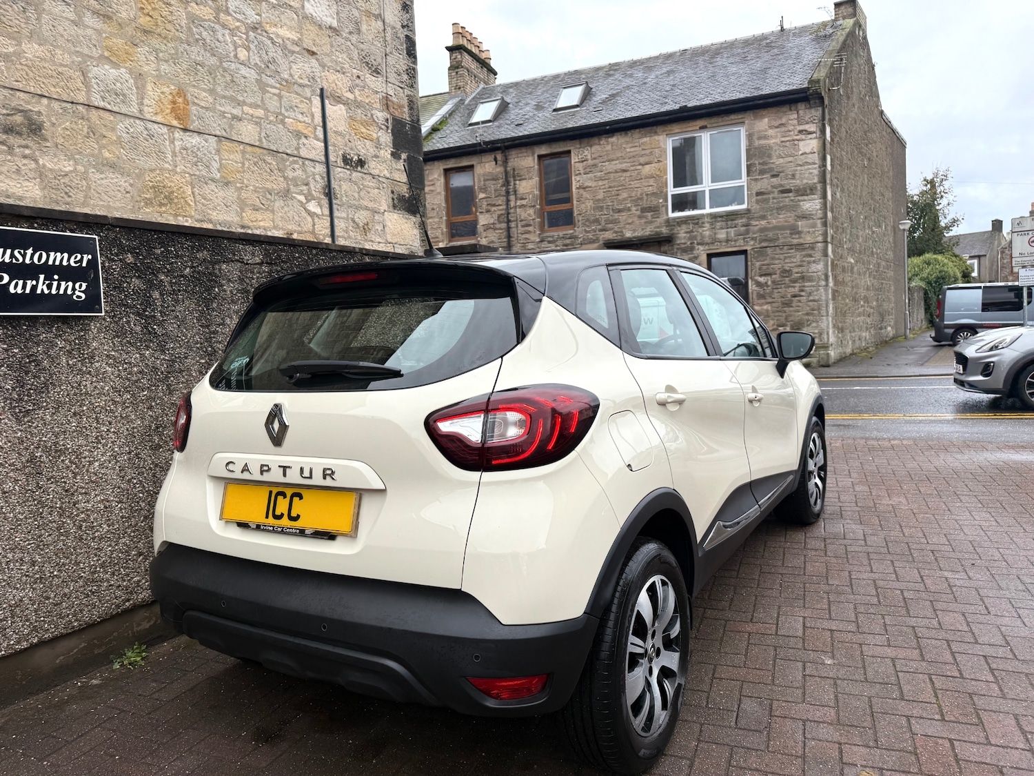 Used Renault Captur 2018 for sale - 76047672: Photo 2