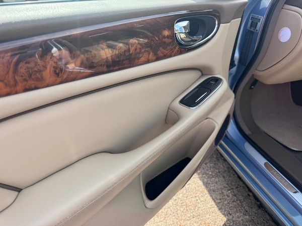 Used Jaguar XJ 2010 for sale - 75566059: Photo 10