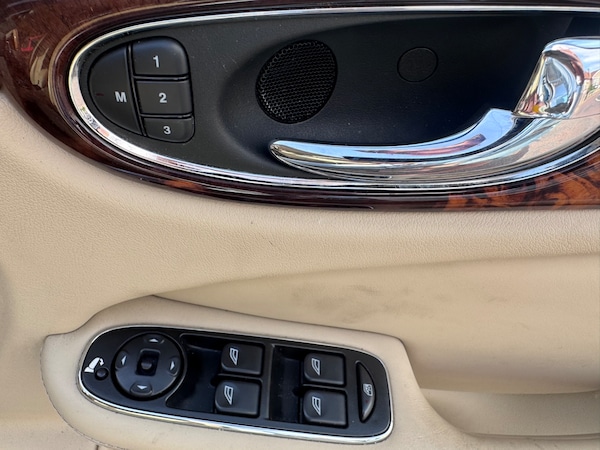 Used Jaguar XJ 2010 for sale - 75566059: Photo 14