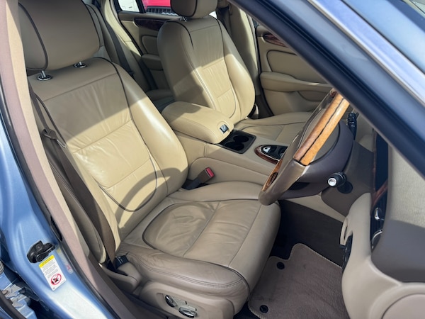 Used Jaguar XJ 2010 for sale - 75566059: Photo 6