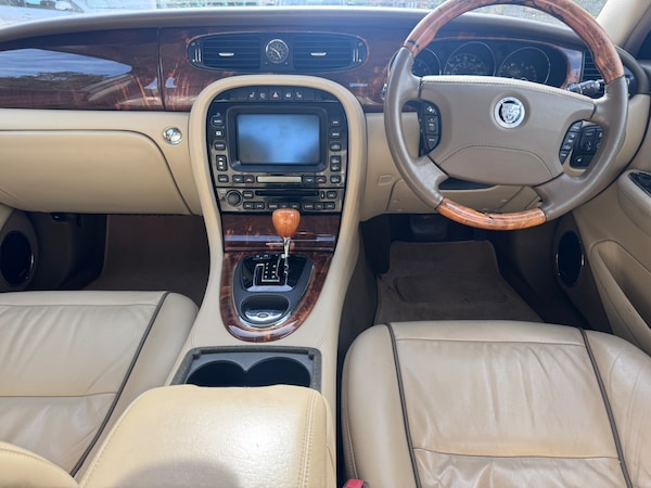 Used Jaguar XJ 2010 for sale - 75566059: Photo 9