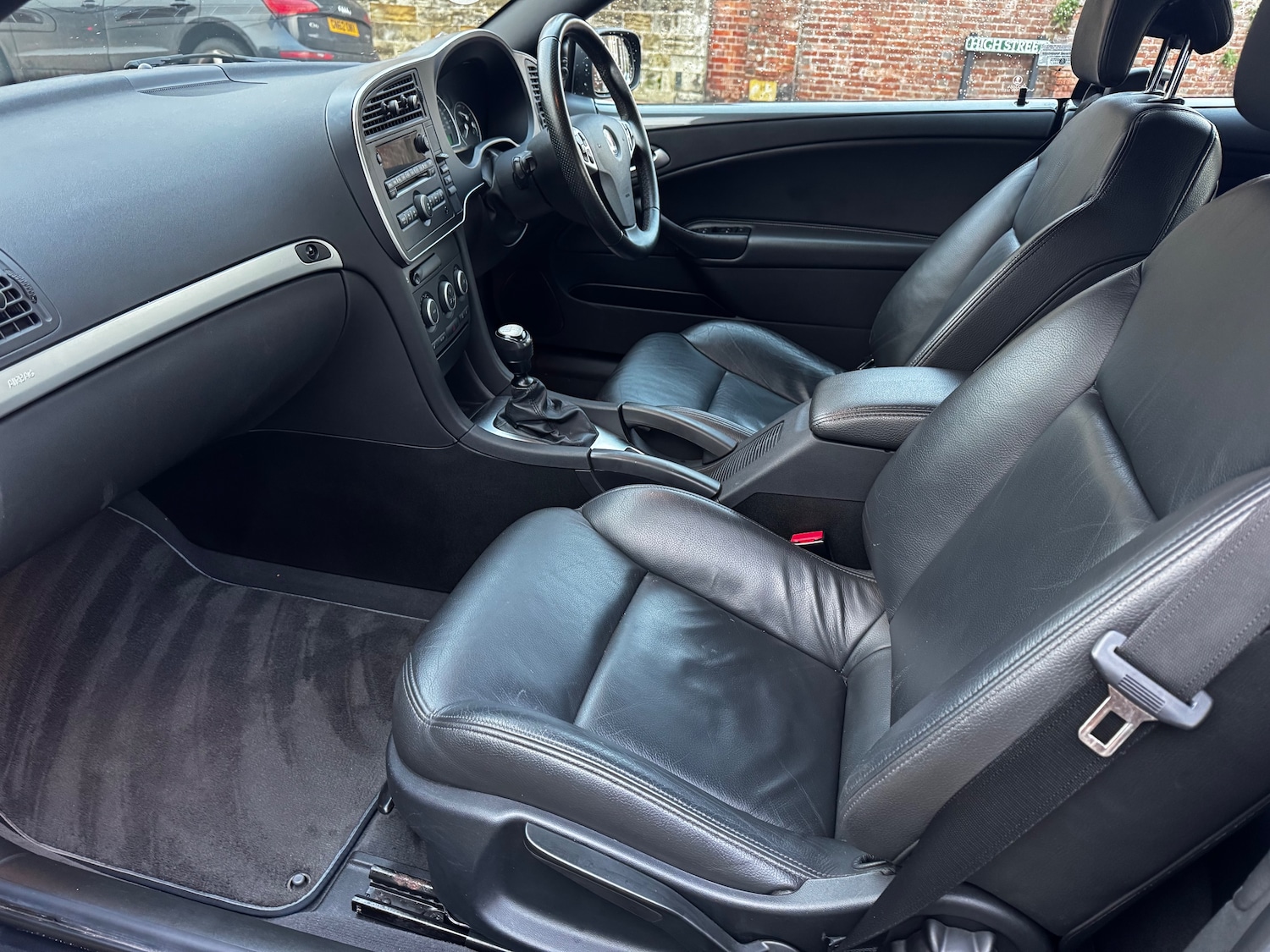 Used Saab 9-3 2010 for sale - 76909302: Photo 2