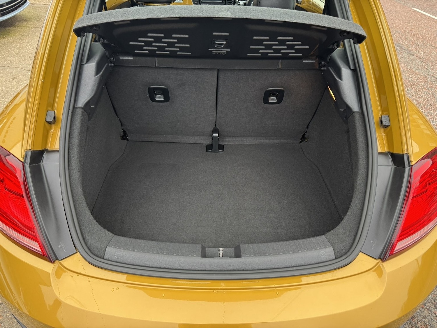 Used Volkswagen Beetle 2016 for sale - 76909309: Photo 9