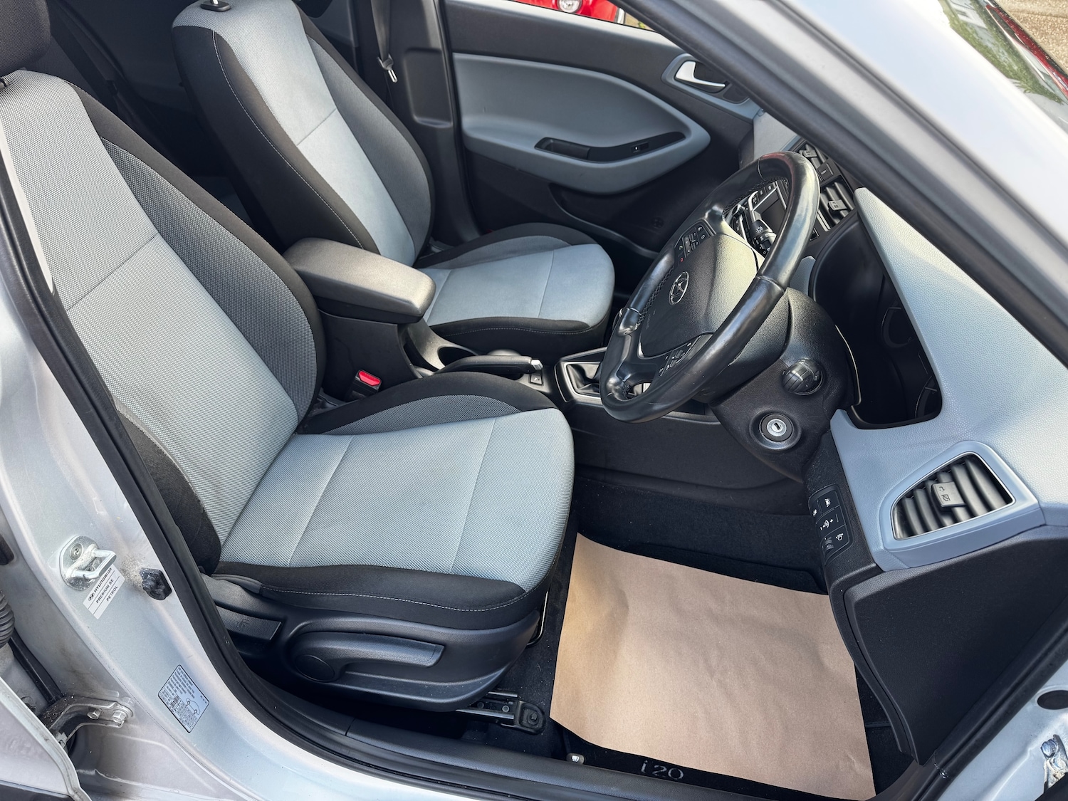 Used Hyundai i20 2015 for sale - 76653909: Photo 2