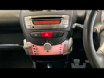 2013 (63) - 1.0 VVT-i Mode 3dr