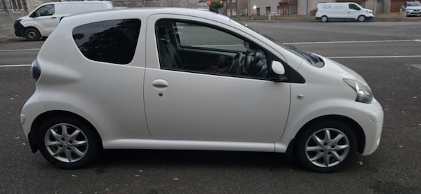 Used Toyota AYGO 2013 for sale - 75008307: Photo 2