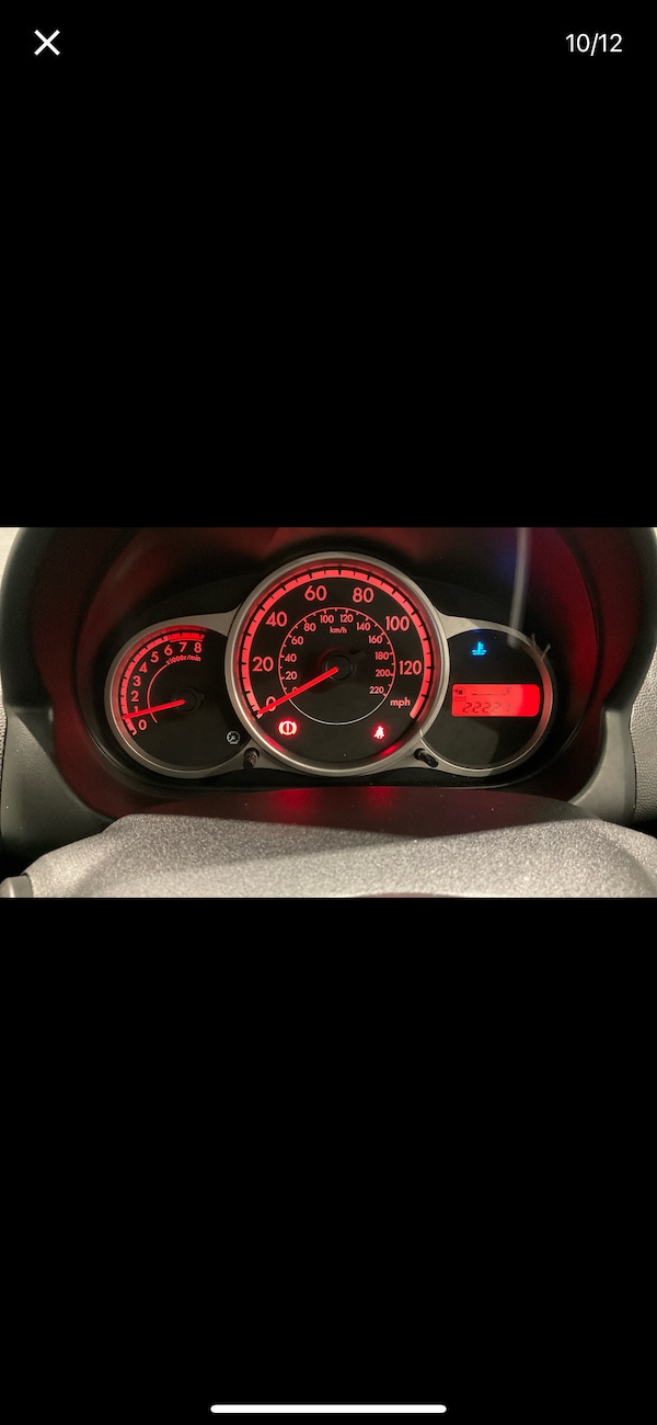 Used Mazda Mazda2 2012 for sale - 76320452: Photo 9