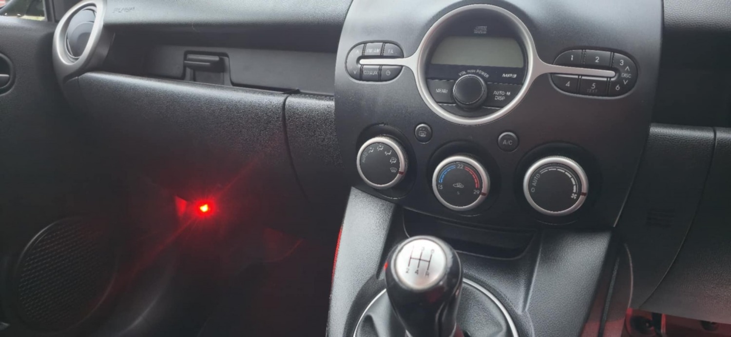 Used Mazda Mazda2 2010 for sale - 77162345: Photo 24