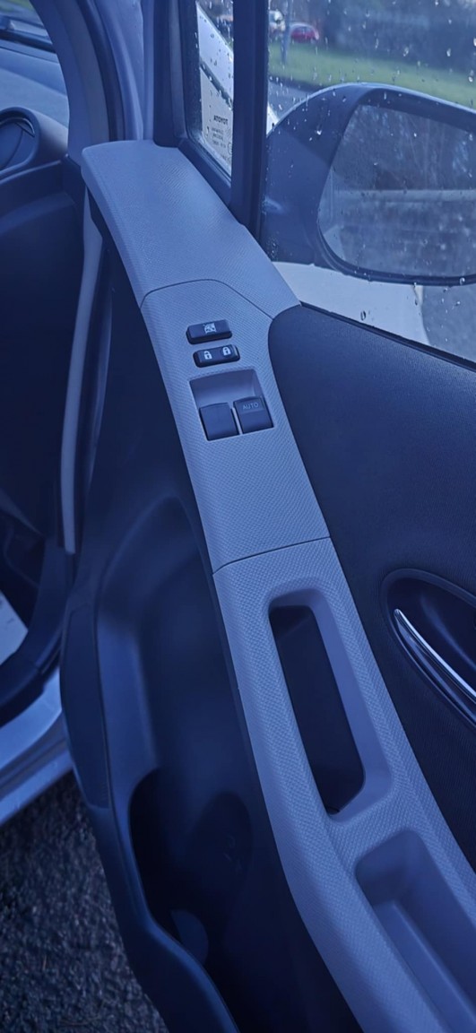 Used Toyota Yaris 2011 for sale - 77233800: Photo 21