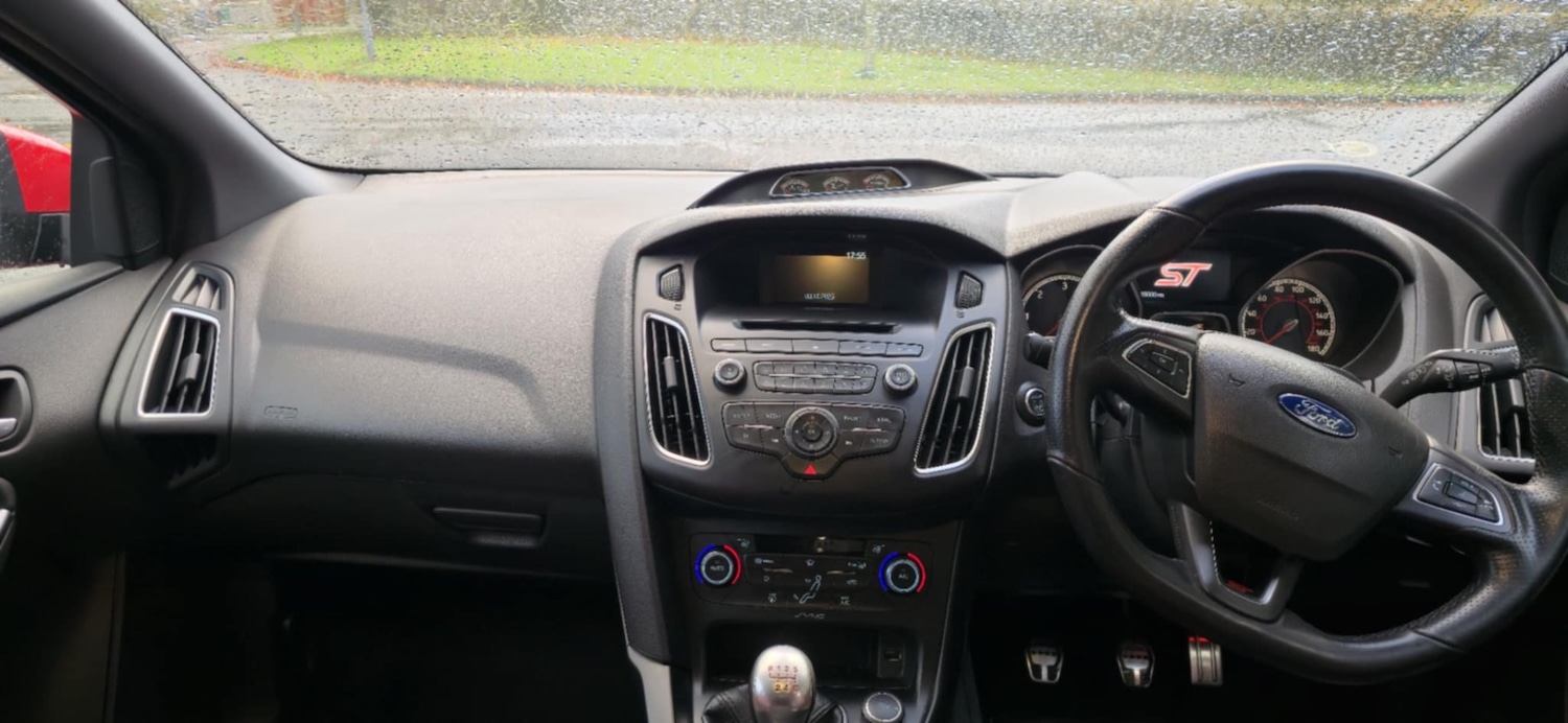 Used Ford Focus 2015 for sale - 76142605: Photo 15