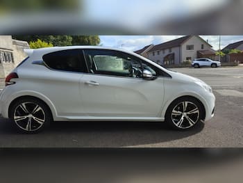 Used Peugeot 208 2015 for sale - 79858970: Photo