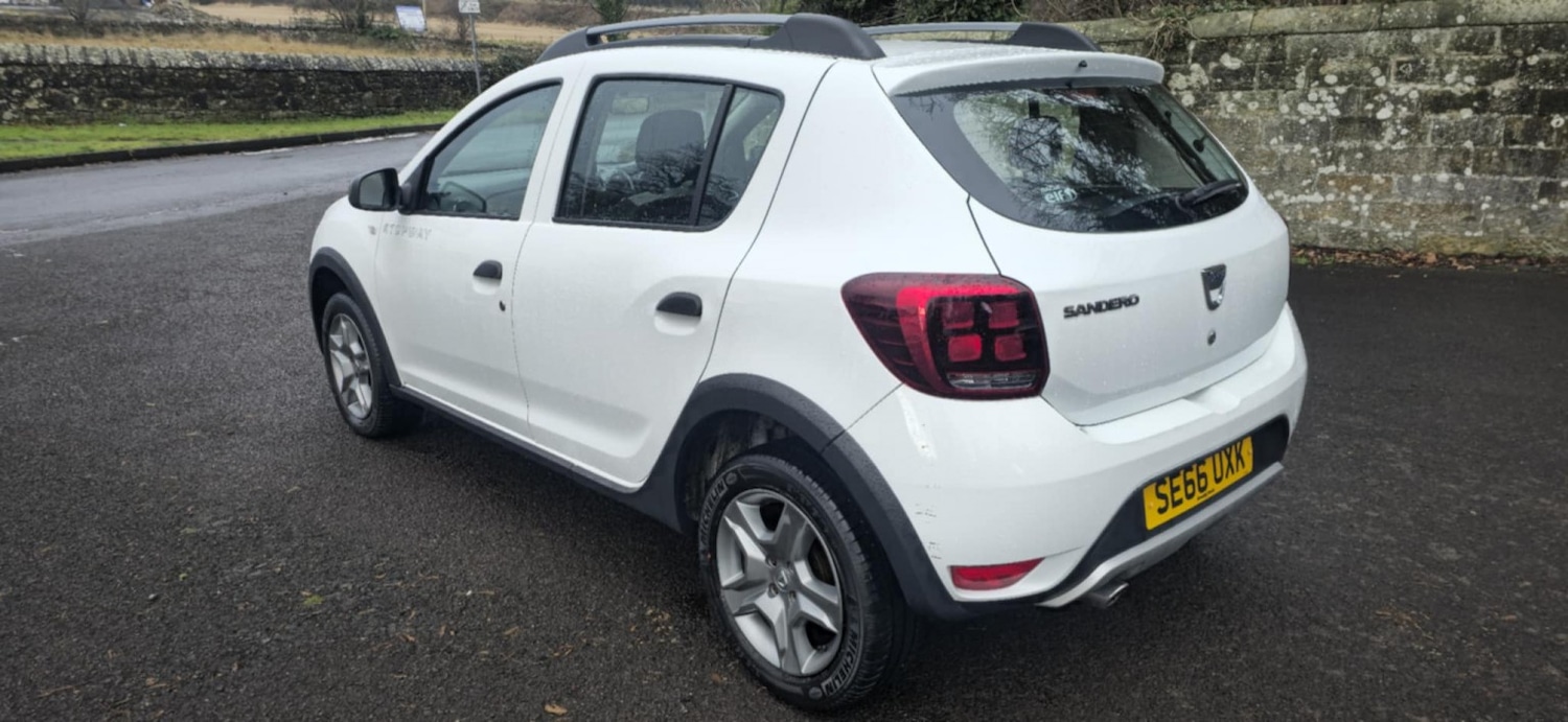 Used Dacia Sandero Stepway 2017 for sale - 77162350: Photo 2