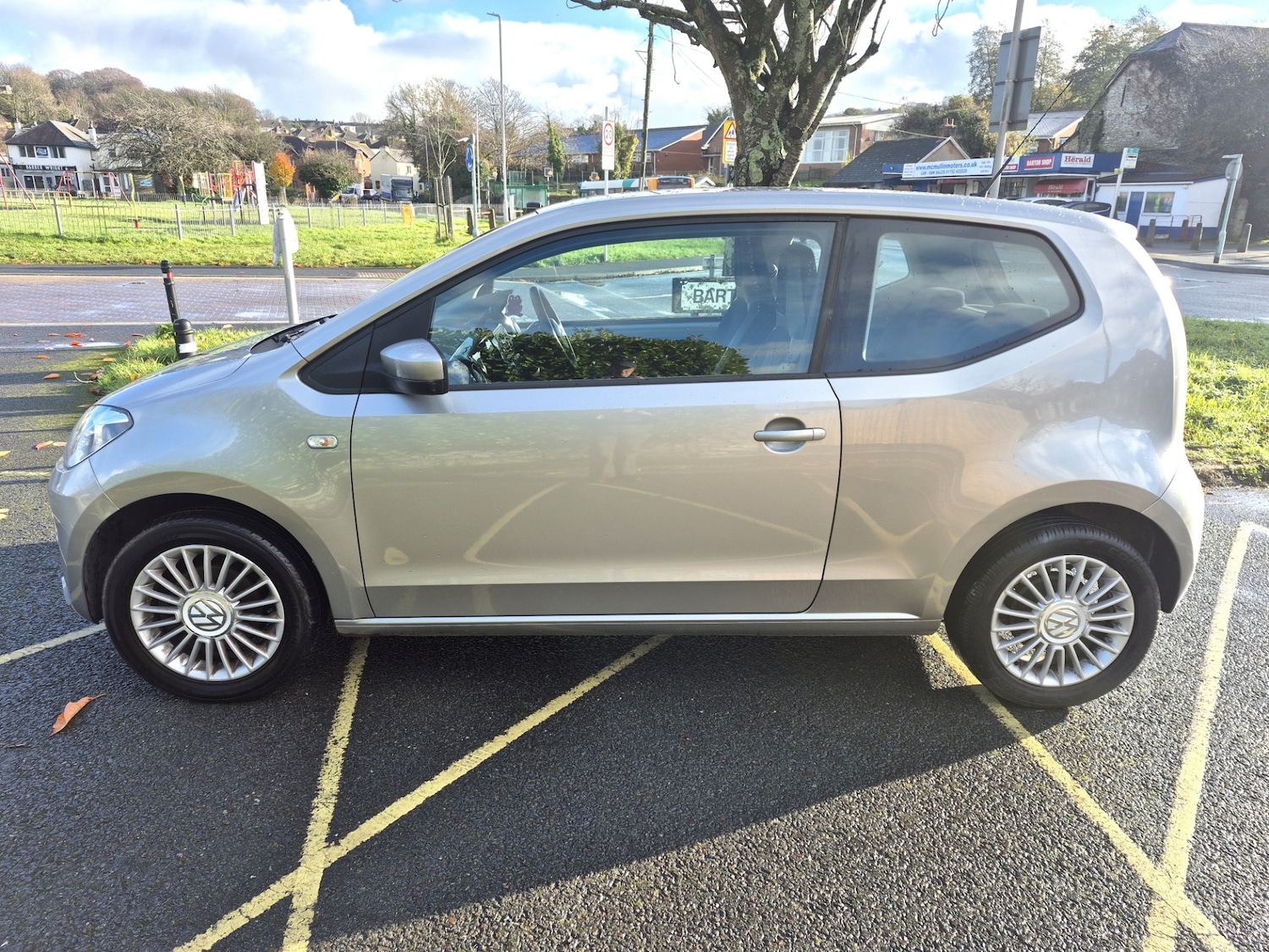 Used Volkswagen up! 2013 for sale - 76792480: Photo 2