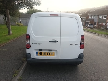 Used Peugeot Partner 2018 for sale - 76017003: Photo