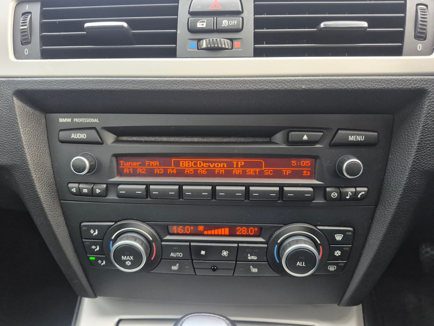 Used BMW 3 Series 2011 for sale - 77350782: Photo 12