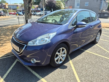 Used Peugeot 208 2014 for sale - 79545482: Photo