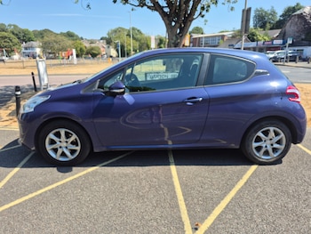 Used Peugeot 208 2014 for sale - 79545482: Photo