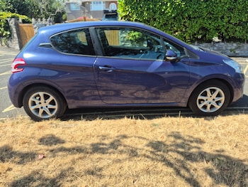 Used Peugeot 208 2014 for sale - 79545482: Photo