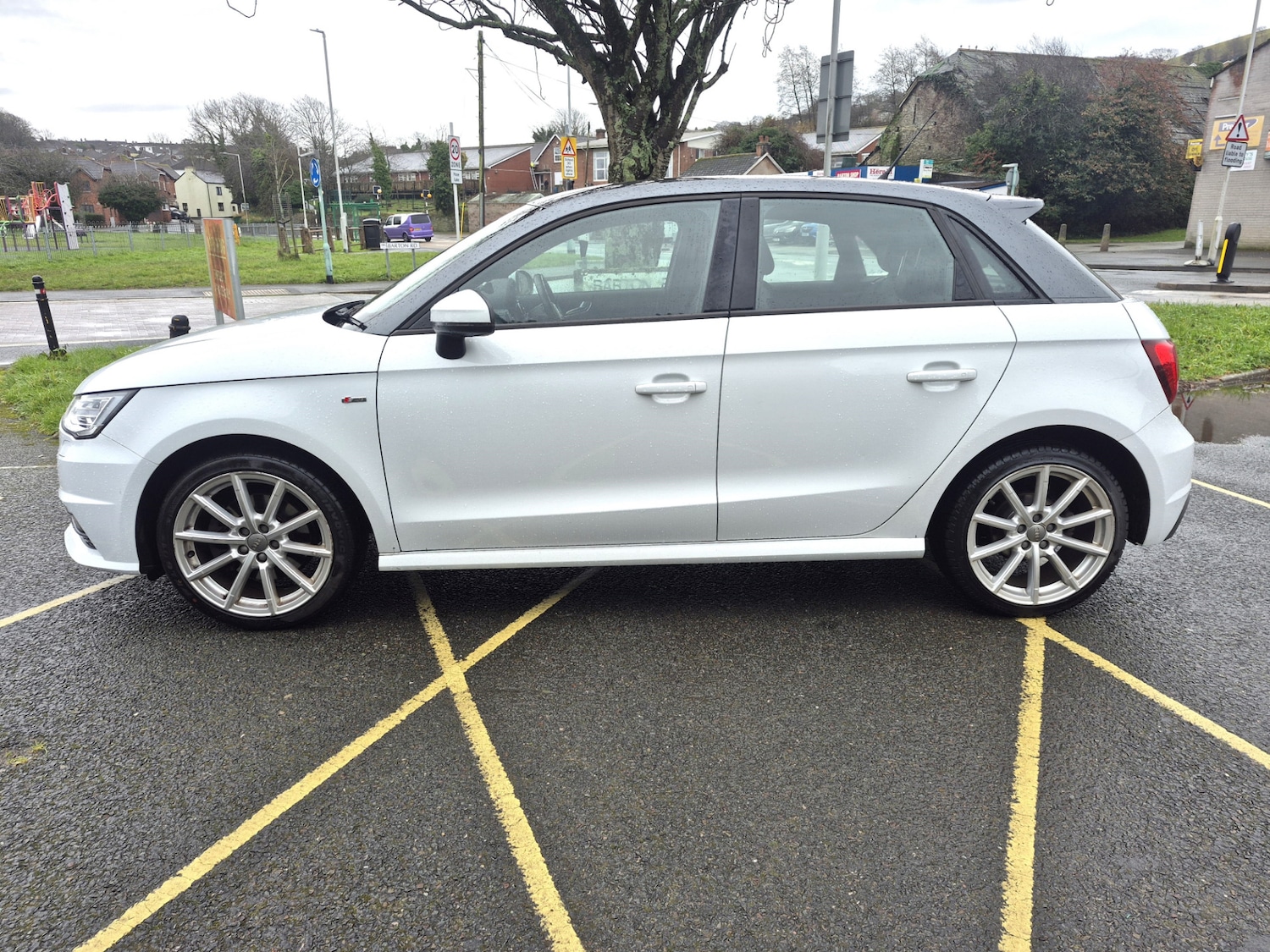 Used Audi A1 2016 for sale - 77196152: Photo 2
