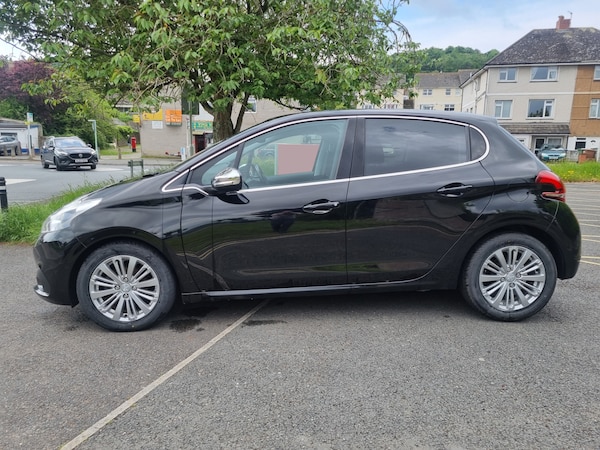 Used Peugeot 208 2017 for sale - 71055030: Photo 2