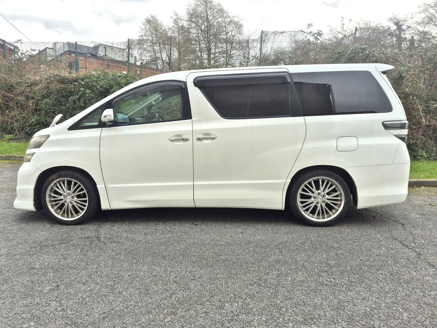 Used Toyota Vellfire 2023 for sale - 77745684: Photo 2