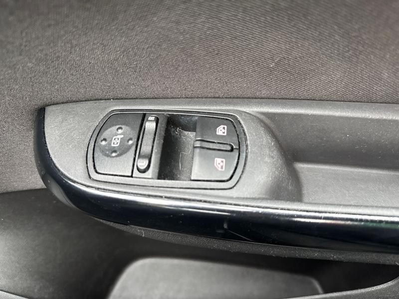 Used Vauxhall Corsa 2016 for sale - 76971950: Photo 16