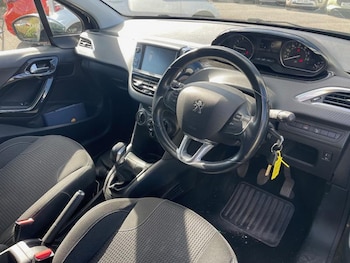 Used Peugeot 208 2018 for sale - 77997171: Photo
