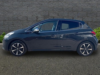 Used Peugeot 208 2018 for sale - 77997171: Photo