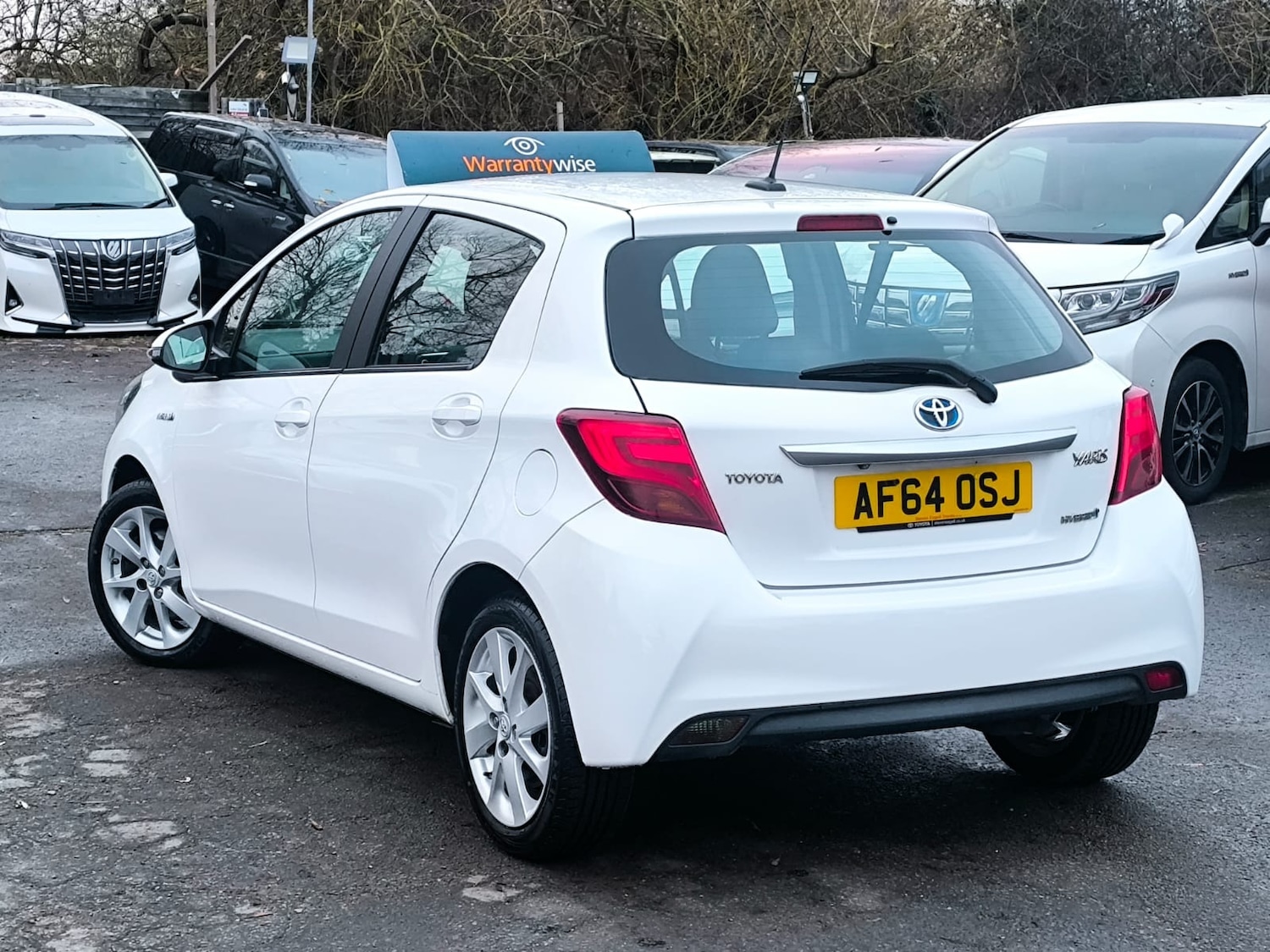 Used Toyota Yaris 2014 for sale - 76982615: Photo 4