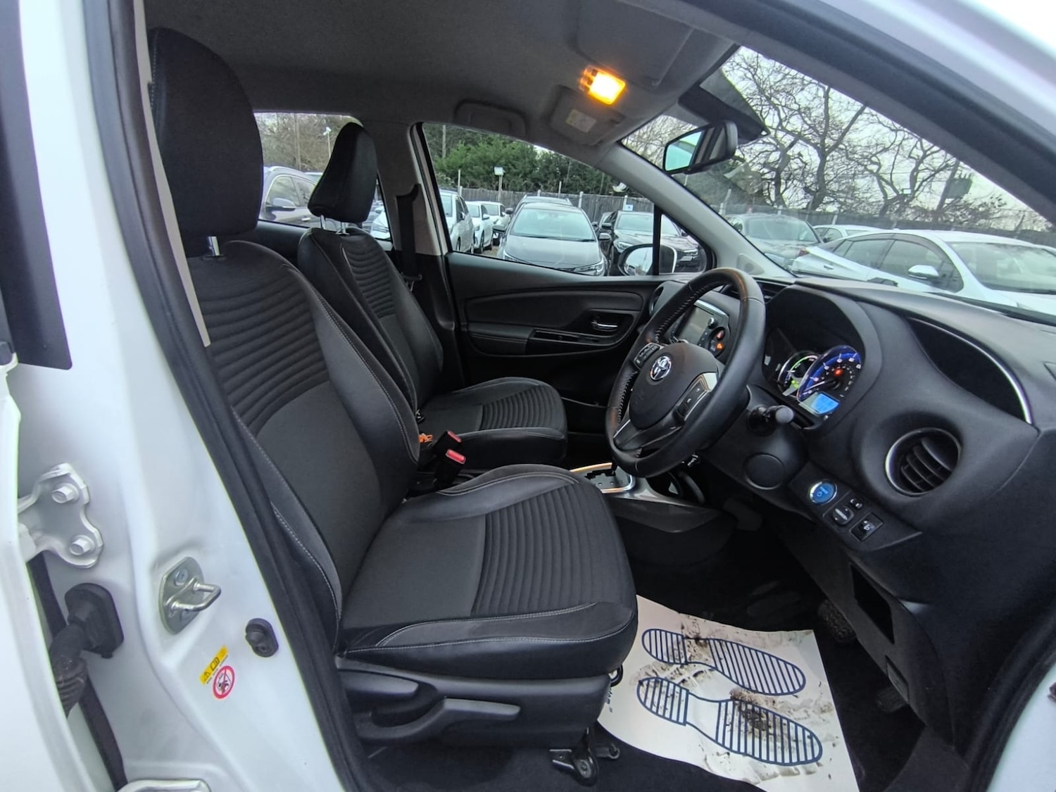 Used Toyota Yaris 2014 for sale - 76982615: Photo 9