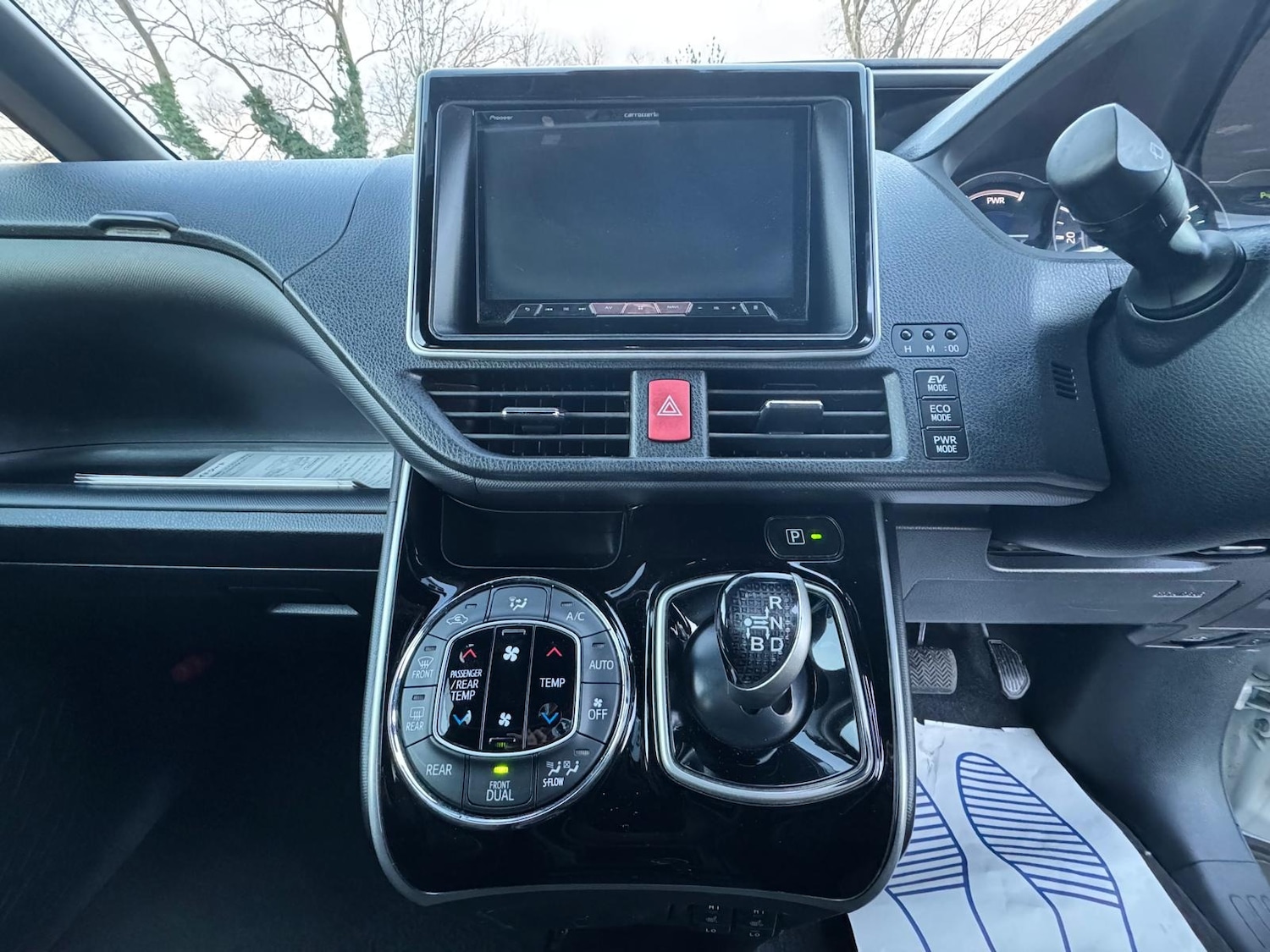 Used Toyota Voxy 2019 for sale - 77180320: Photo 18