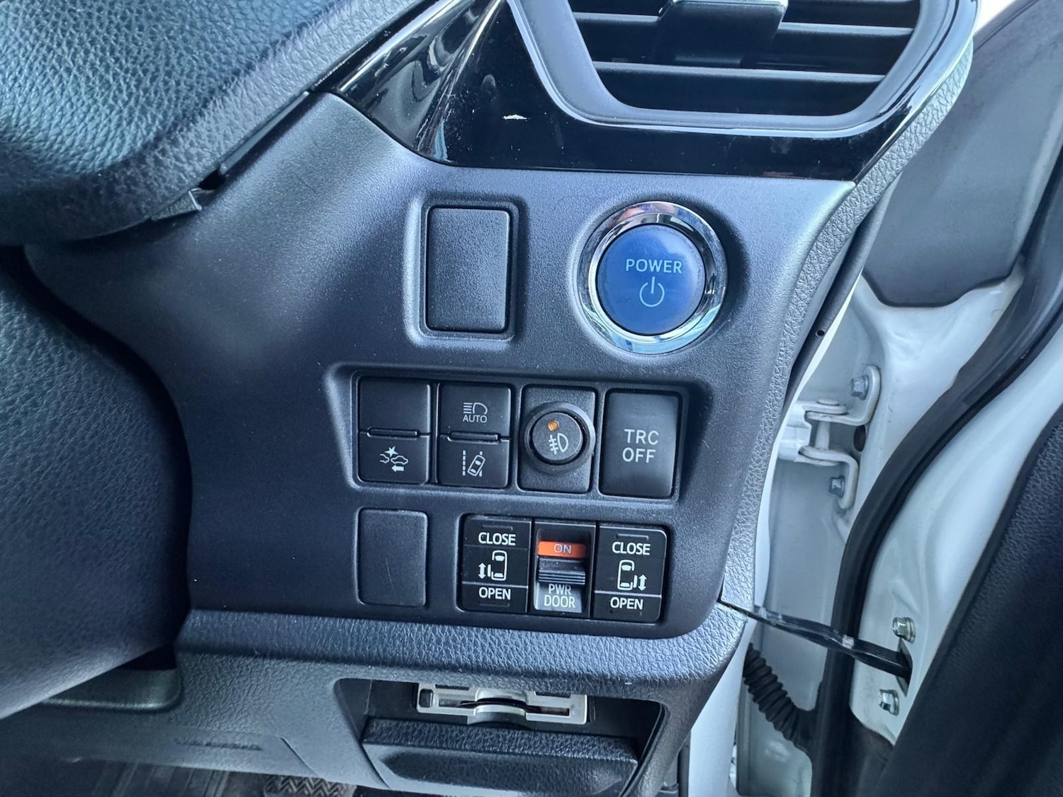 Used Toyota Voxy 2019 for sale - 77180320: Photo 25