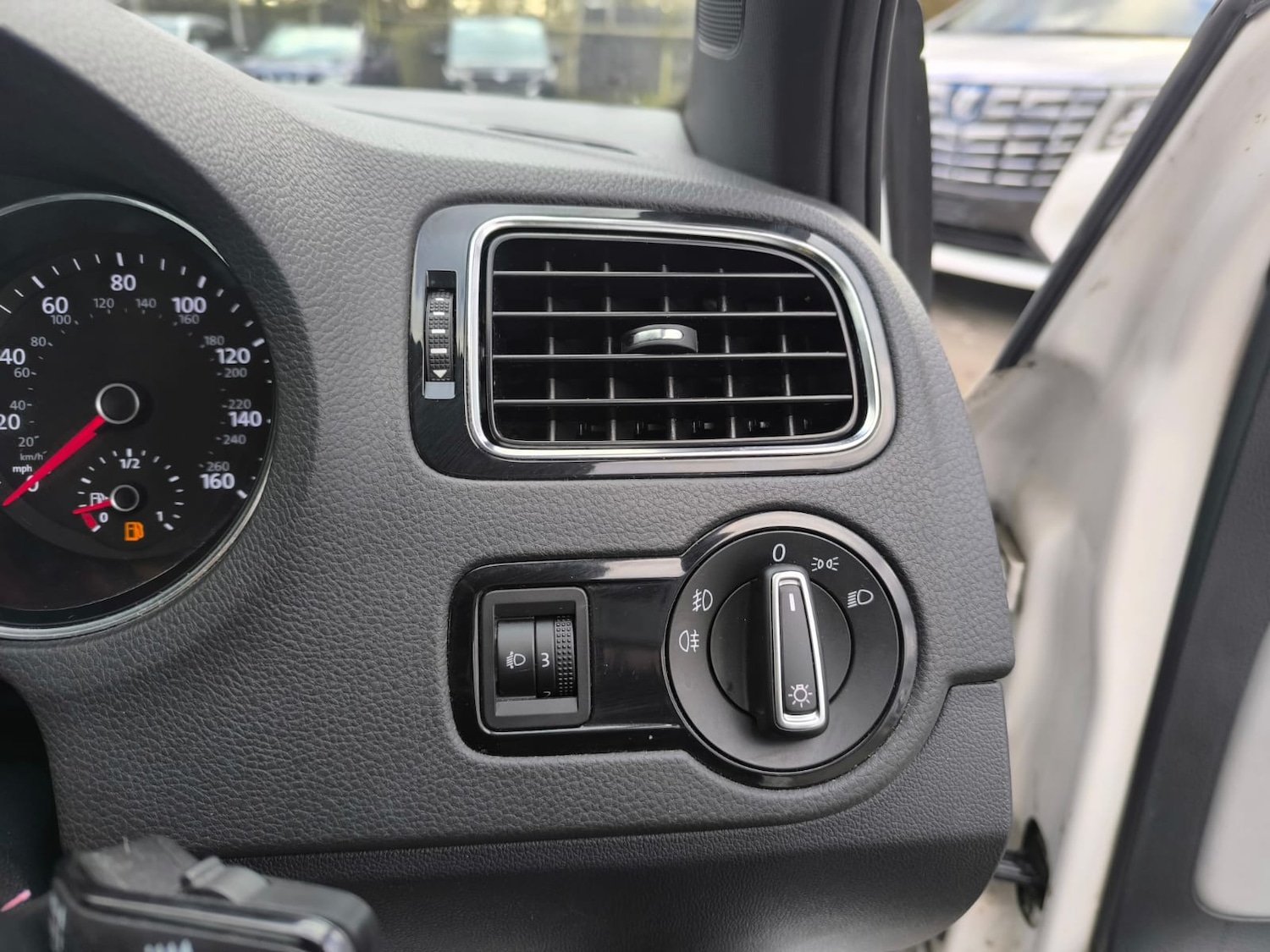 Used Volkswagen Polo 2015 for sale - 77271620: Photo 23