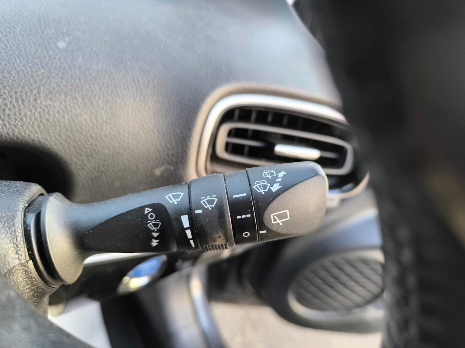 Used Toyota Prius 2019 for sale - 76026910: Photo 23