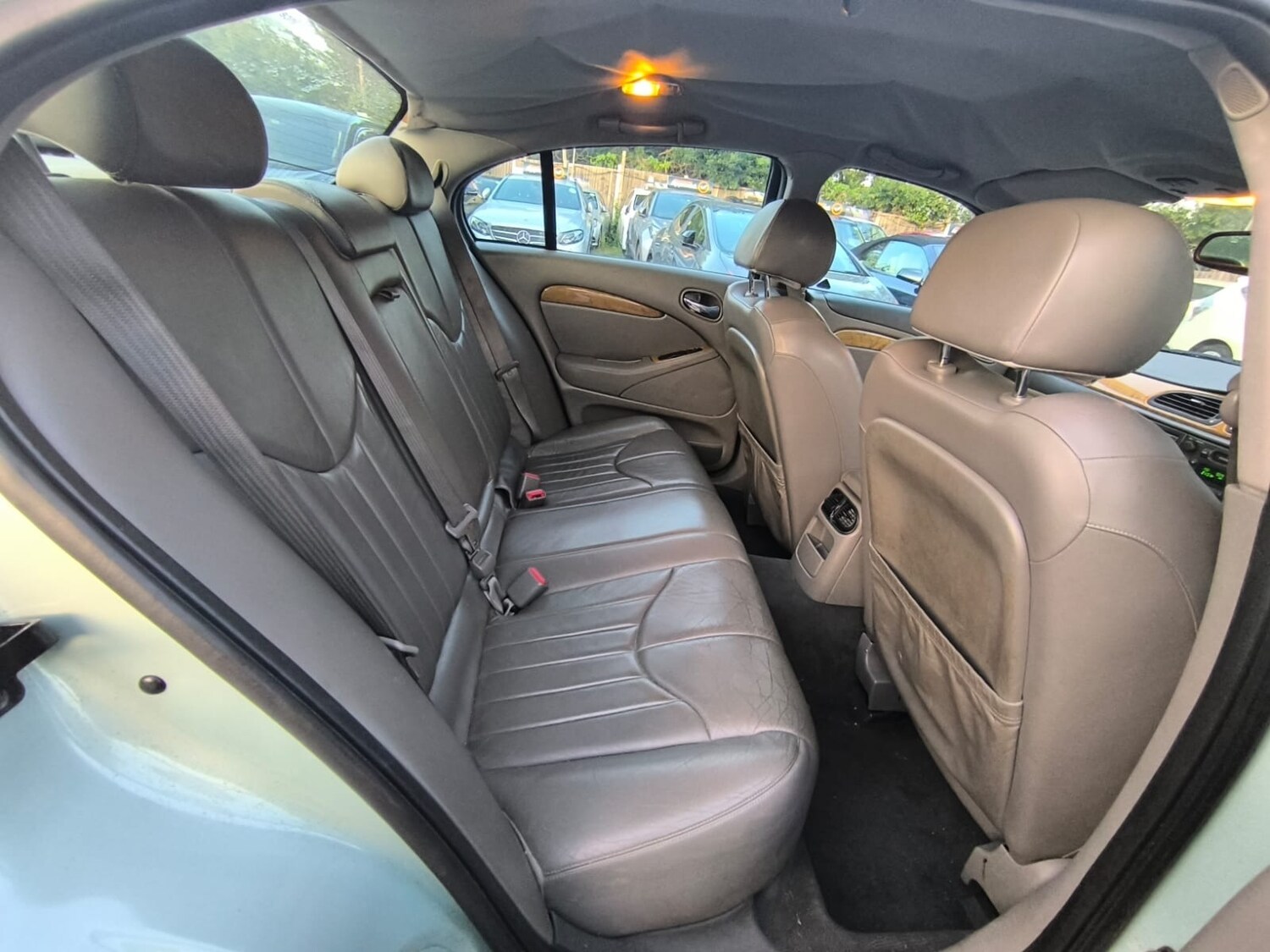 Jaguar S-Type 2001 (51) - 3.0 Petrol Automatic V6 Saloon 4dr 2 Keys ULEZ Free - Image 10