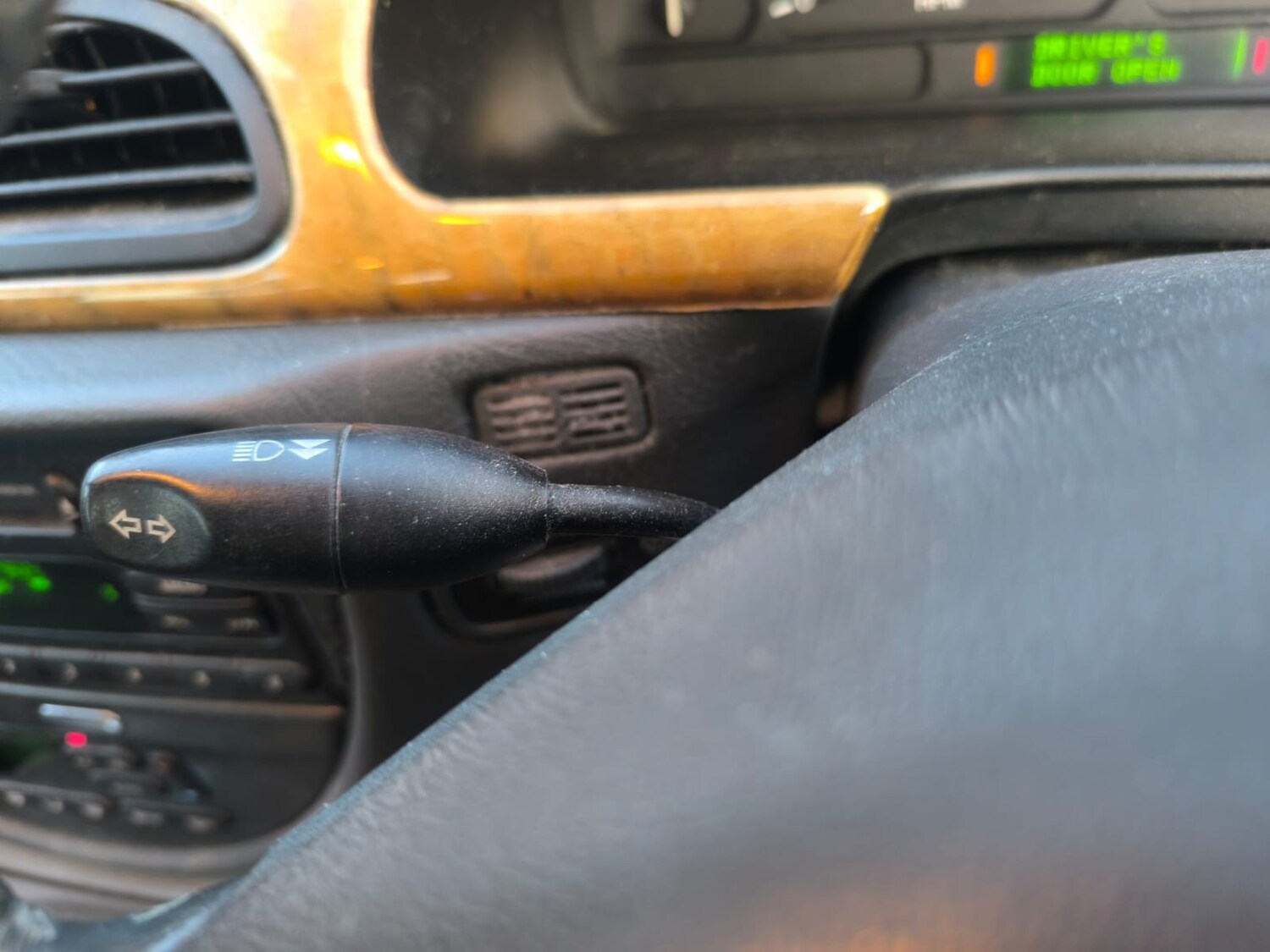 Jaguar S-Type 2001 (51) - 3.0 Petrol Automatic V6 Saloon 4dr 2 Keys ULEZ Free - Image 17