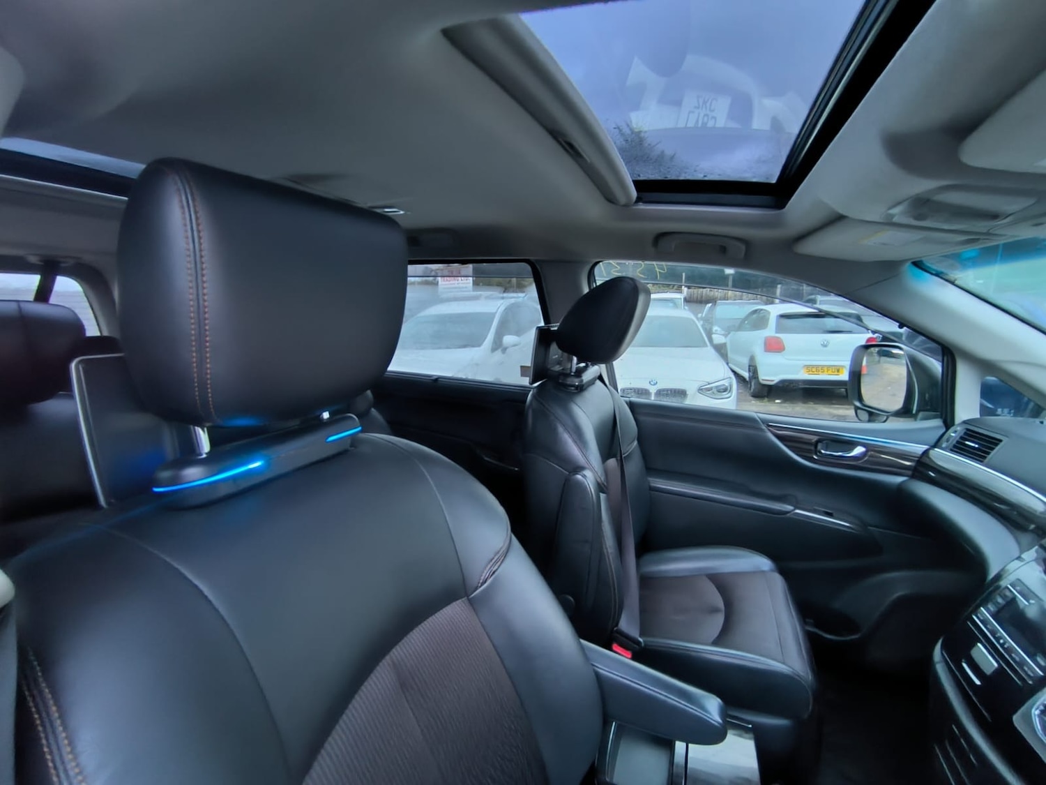 Used Nissan Elgrand 2014 for sale - 77258359: Photo 11