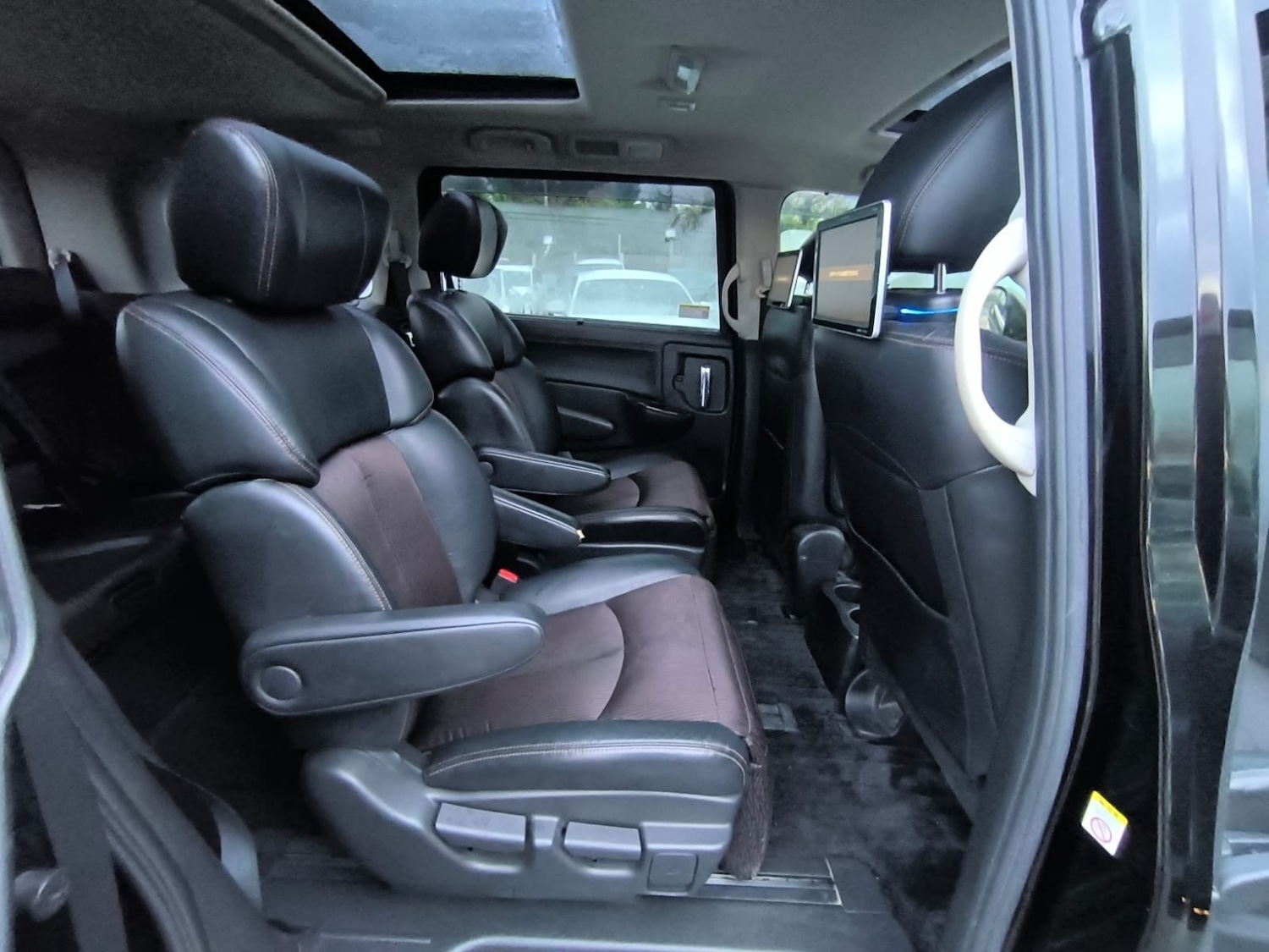 Used Nissan Elgrand 2014 for sale - 77258359: Photo 12