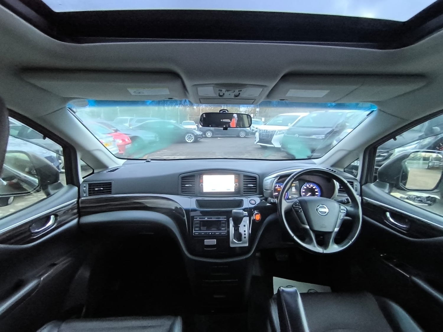 Used Nissan Elgrand 2014 for sale - 77258359: Photo 15