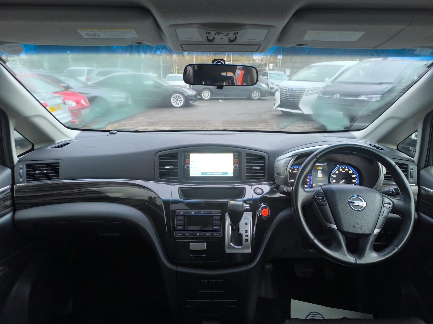 Used Nissan Elgrand 2014 for sale - 77258359: Photo 16