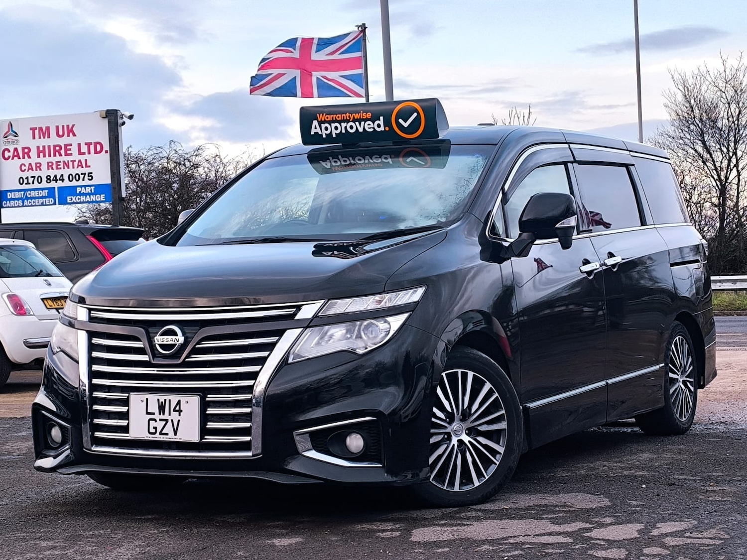 Used Nissan Elgrand 2014 for sale - 77258359: Photo 2