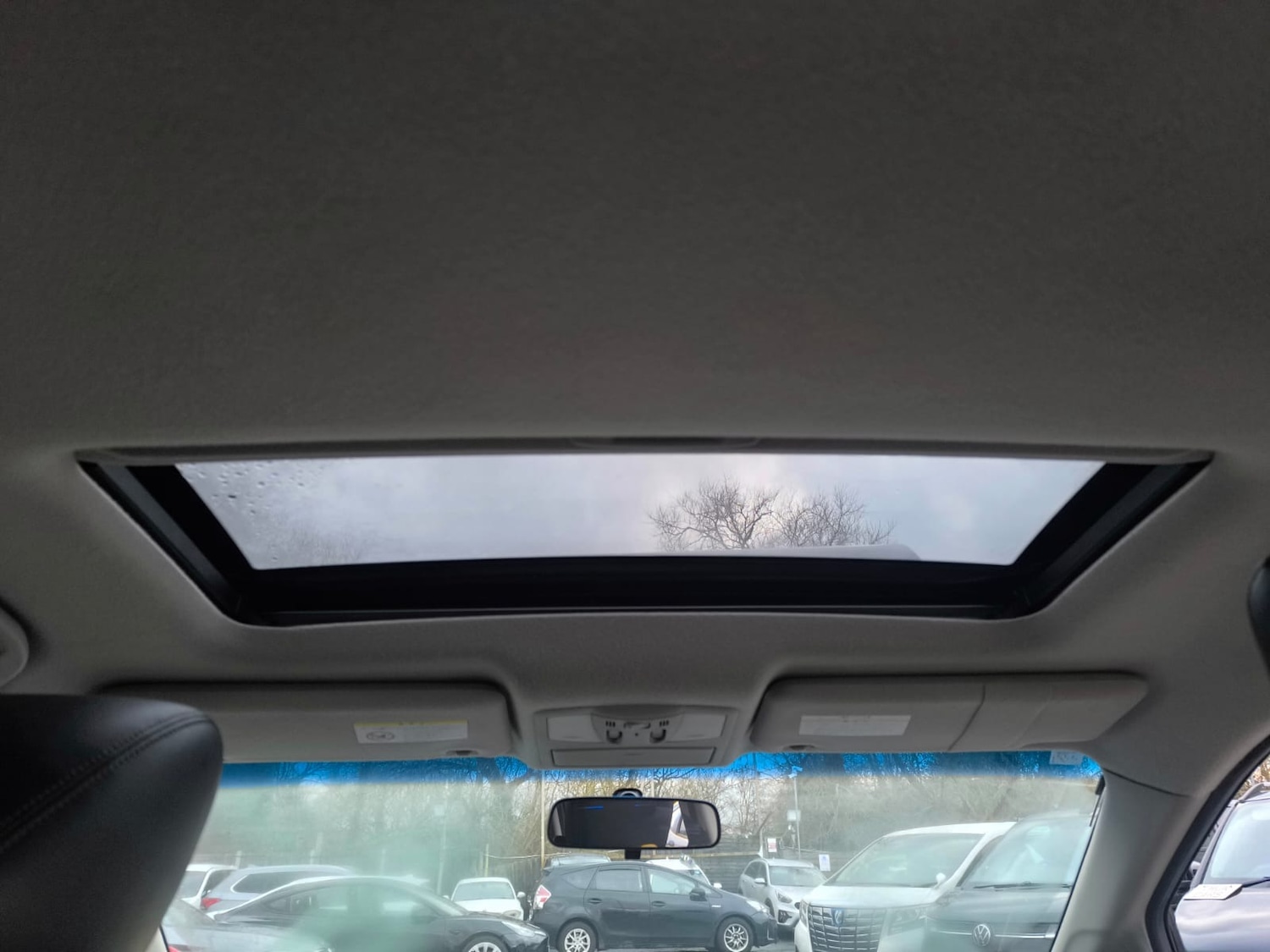 Used Nissan Elgrand 2014 for sale - 77258359: Photo 31