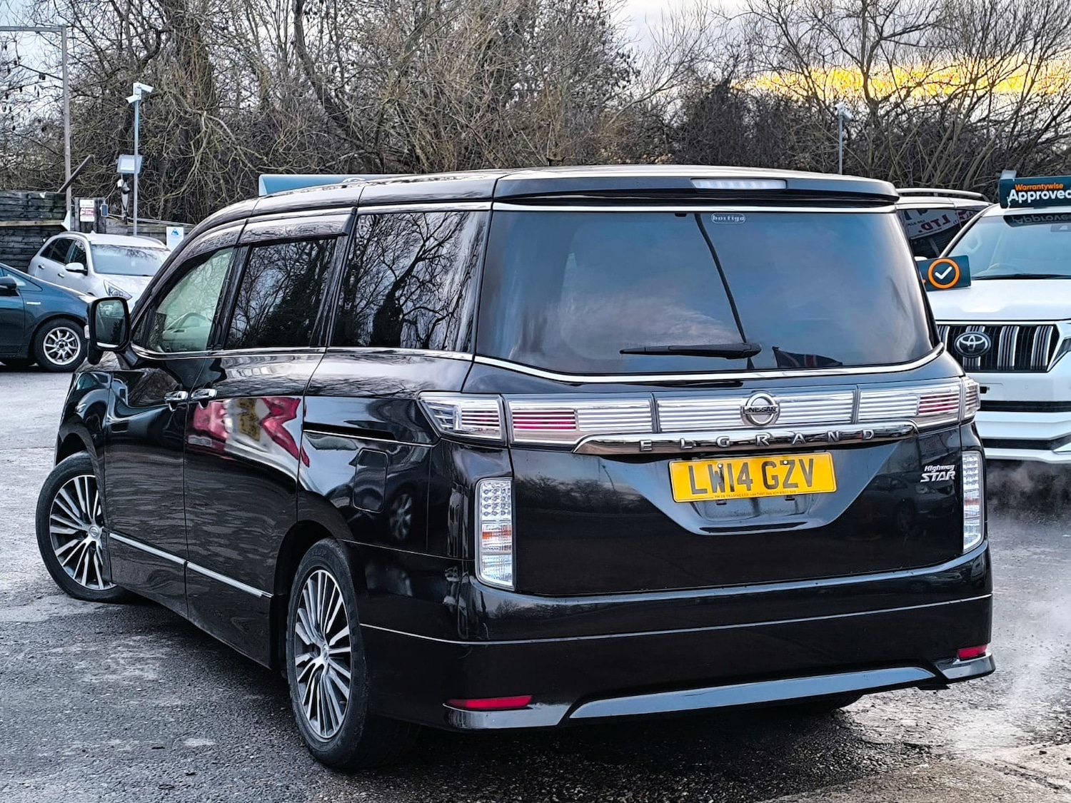Used Nissan Elgrand 2014 for sale - 77258359: Photo 4