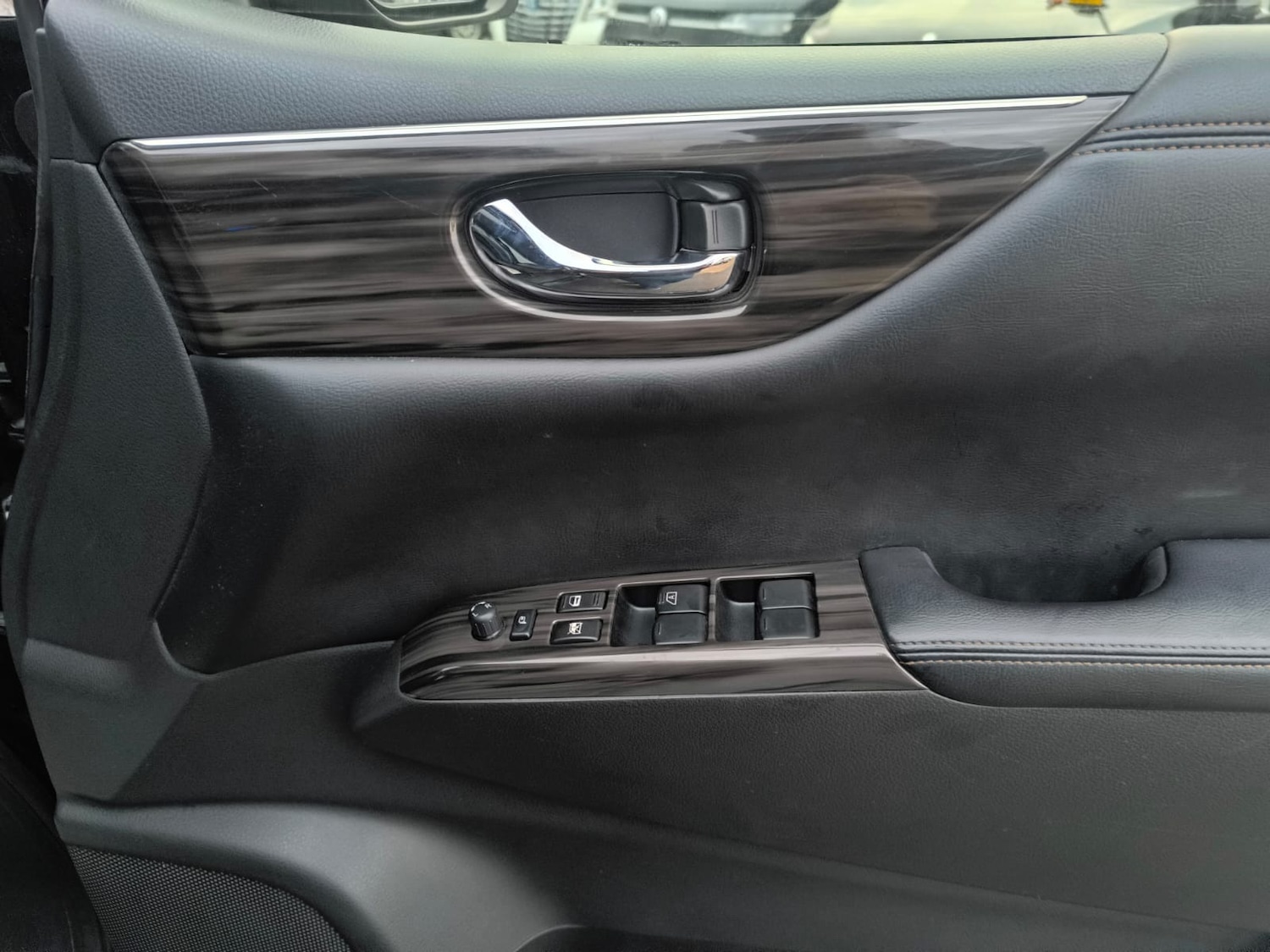 Used Nissan Elgrand 2014 for sale - 77258359: Photo 40